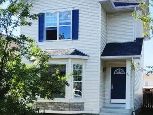 3 Bedroom House Calgary AB 104711599