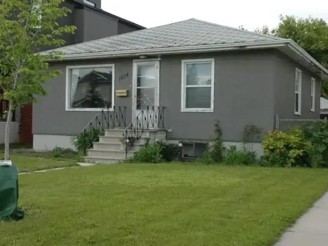 3 Bedroom House Calgary AB 104782696