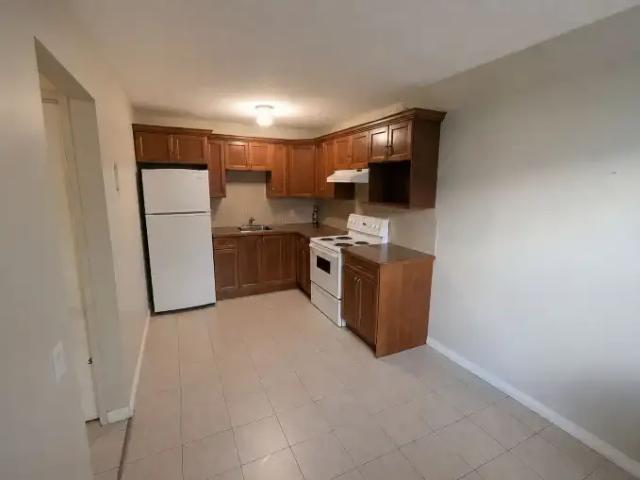 3 Bedroom House Calgary AB 104940820