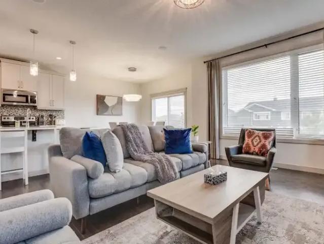 3 Bedroom House Calgary AB 104985402
