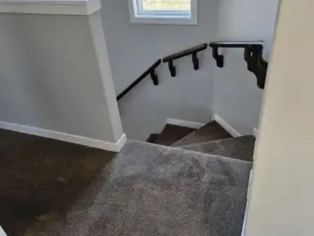 3 Bedroom House Calgary AB 104986022