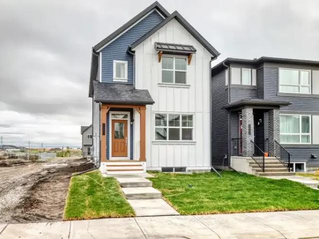 3 Bedroom House Calgary AB 104986040