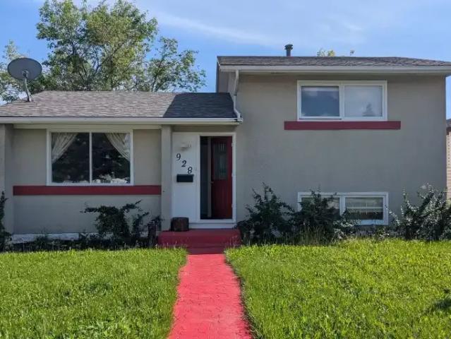 3 Bedroom House Calgary AB 104991441
