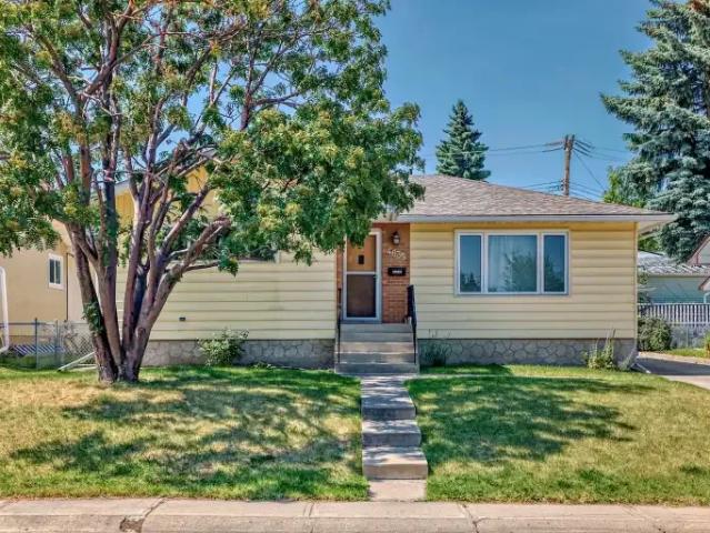 3 Bedroom House Calgary AB 104991489