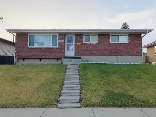 3 Bedroom House Calgary AB 104991627