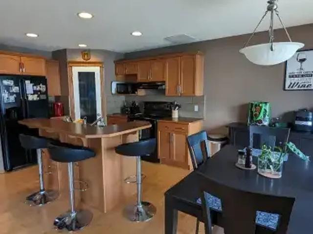 3 Bedroom House Calgary AB 104180741