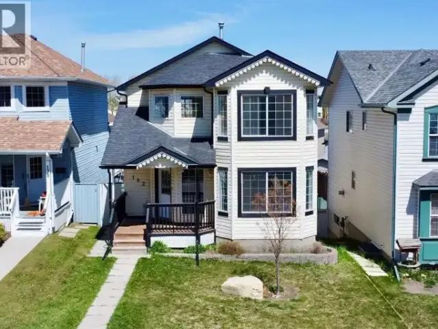 3 Bedroom House Calgary AB 104182087
