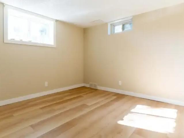 3 Bedroom House Calgary AB 104182142