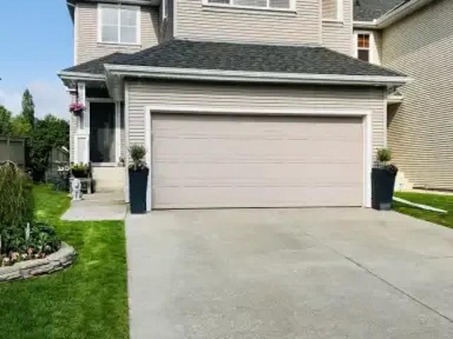 3 Bedroom House Calgary AB 104224601