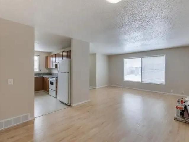 3 Bedroom House Calgary AB 105410691
