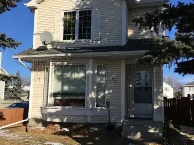3 Bedroom House Calgary AB 105410759