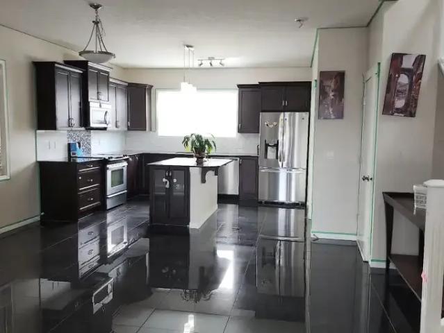 3 Bedroom House Calgary AB 105434883