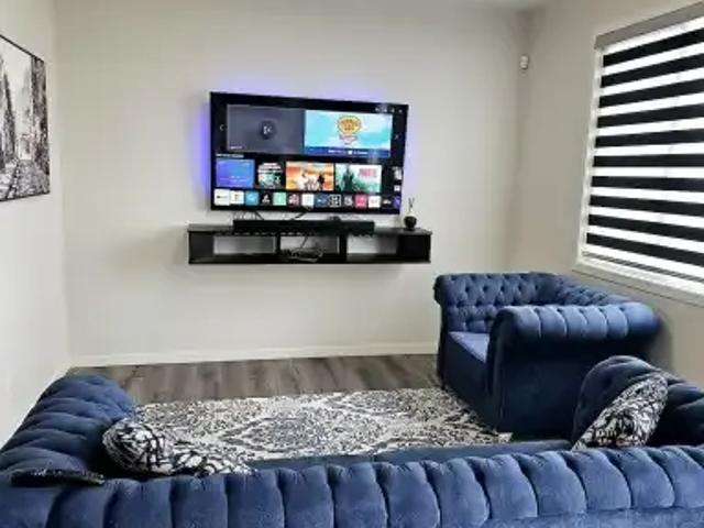 3 Bedroom House Calgary AB 105435219