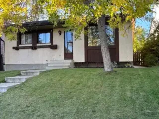 3 Bedroom House Calgary AB 105505923
