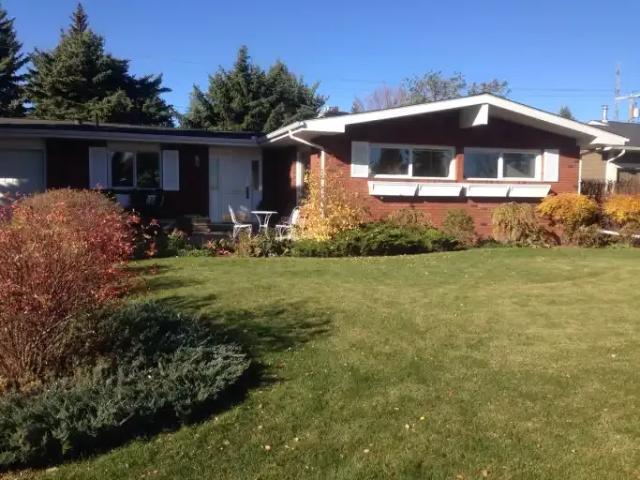 3 Bedroom House Calgary AB 105525610