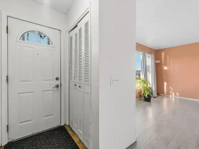 3 Bedroom House Calgary AB 105543488