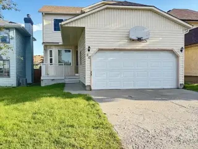 3 Bedroom House Calgary AB 105543162