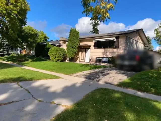 3 Bedroom House Calgary AB 105543345