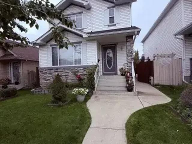 3 Bedroom House Calgary AB 105554506