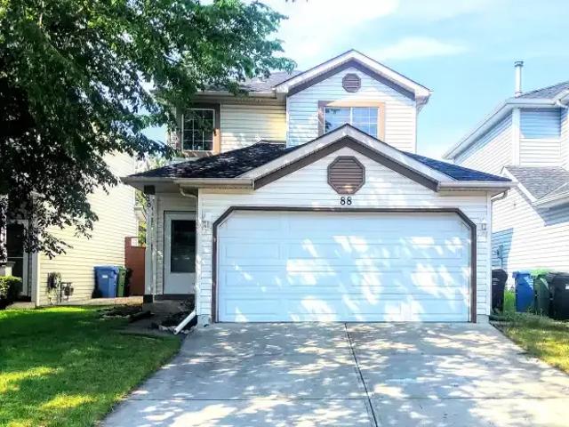 3 Bedroom House Calgary AB 105580854
