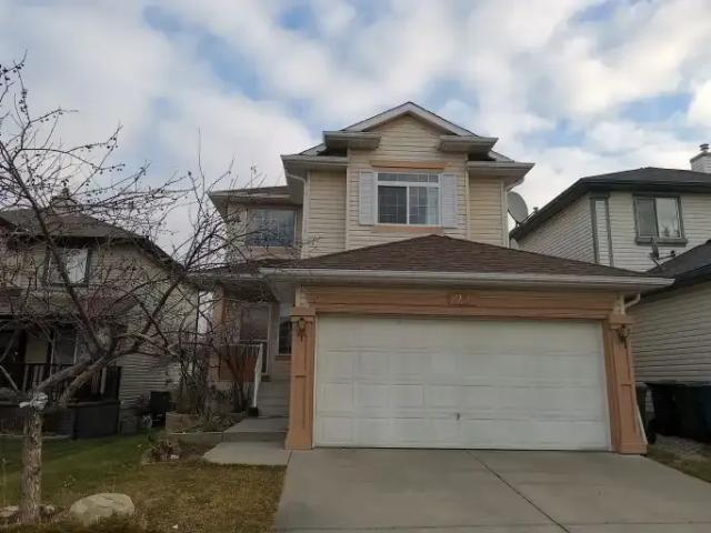 3 Bedroom House Calgary AB 105602122