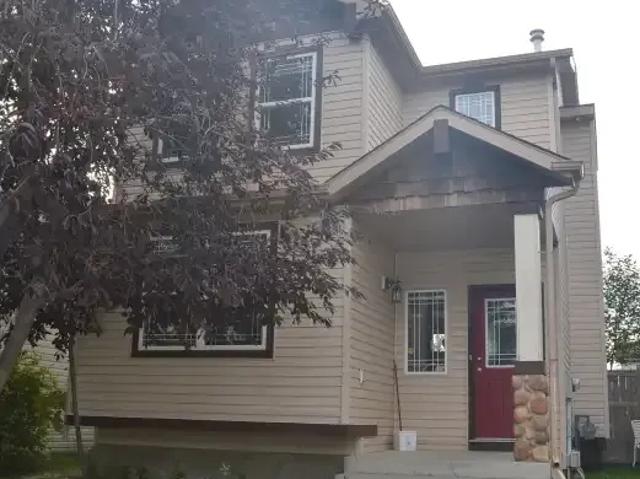 3 Bedroom House Calgary AB 105653996