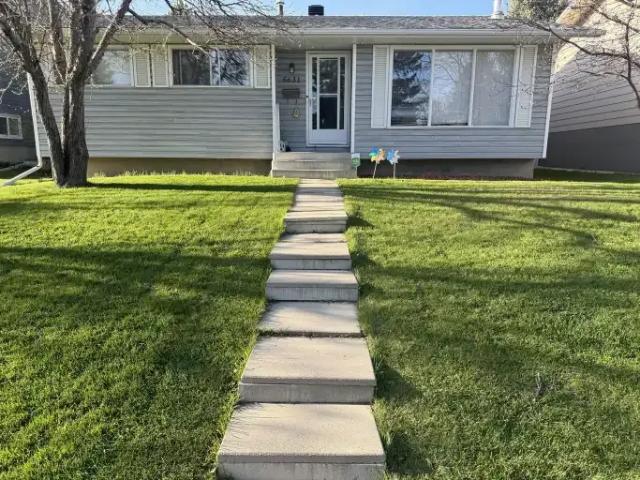 3 Bedroom House Calgary AB 105100828