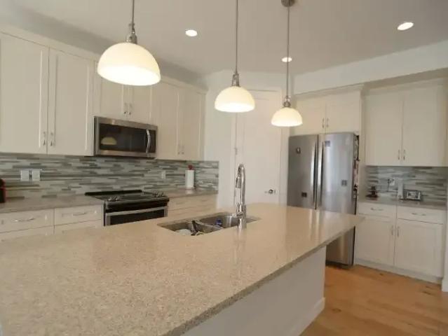 3 Bedroom House Calgary AB 105110828