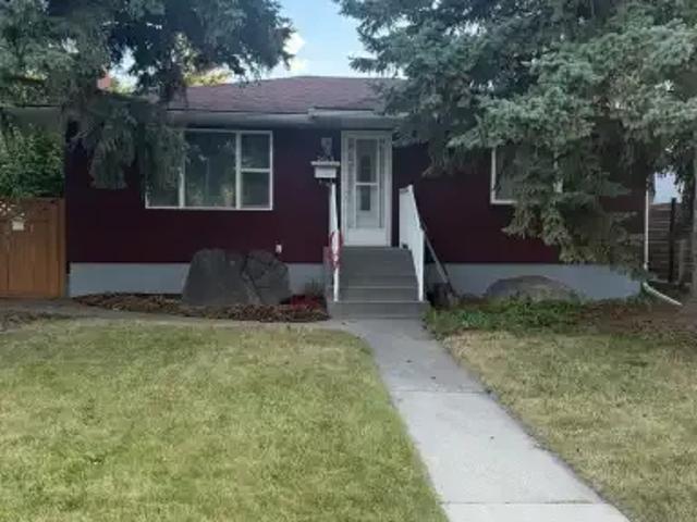 3 Bedroom House Calgary AB 105110866
