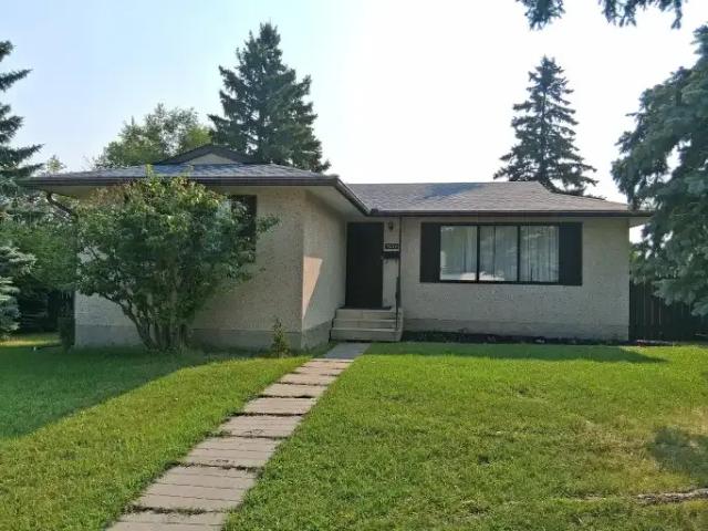 3 Bedroom House Calgary AB 105135810