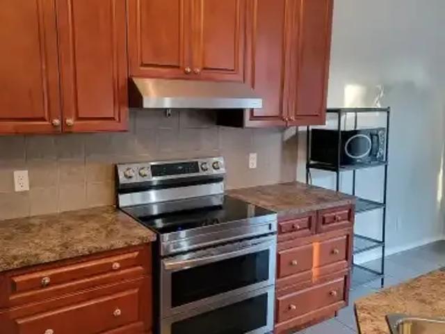 3 Bedroom House Calgary AB 105150653