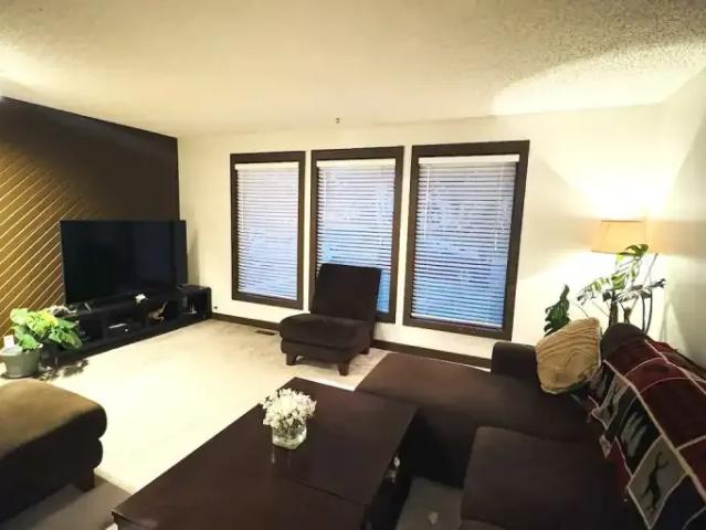 3 Bedroom House Calgary AB 105150060