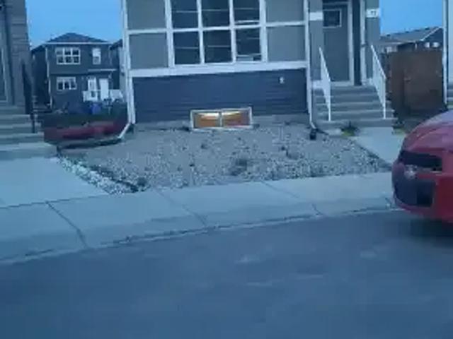 3 Bedroom House Calgary AB 105167351