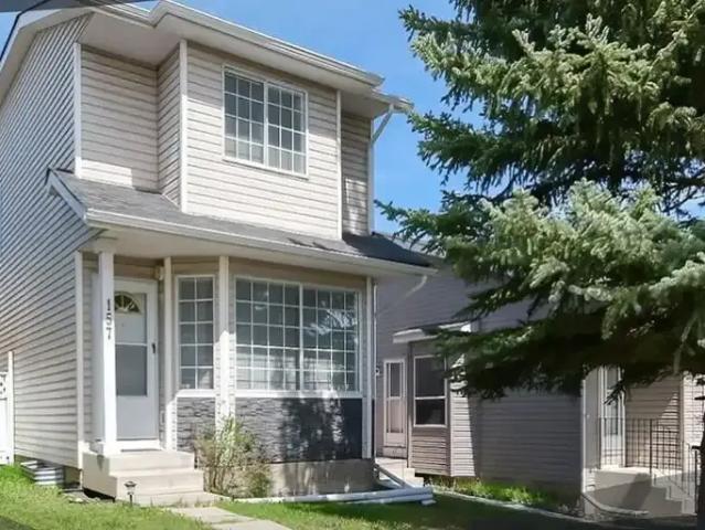 3 Bedroom House Calgary AB 105167387