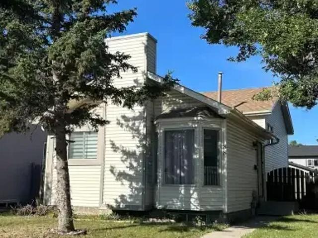 3 Bedroom House Calgary AB 105198562