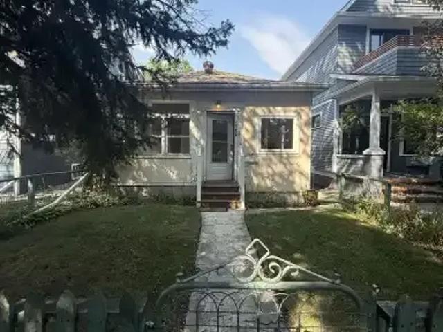 3 Bedroom House Calgary AB 105198643