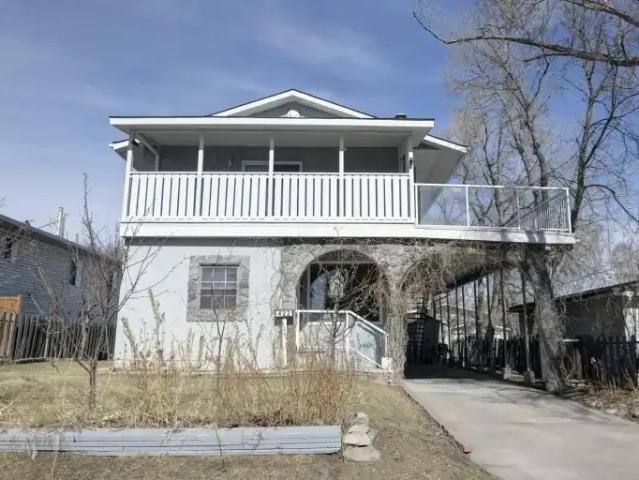 3 Bedroom House Calgary AB 105198393