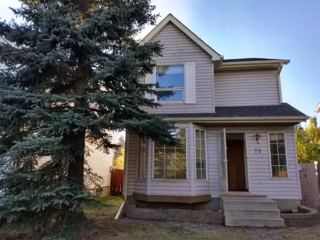 3 Bedroom House Calgary AB 105226623