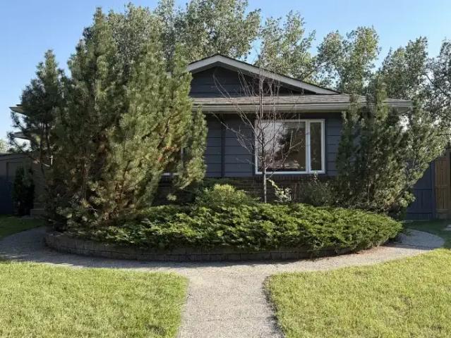 3 Bedroom House Calgary AB 105248865