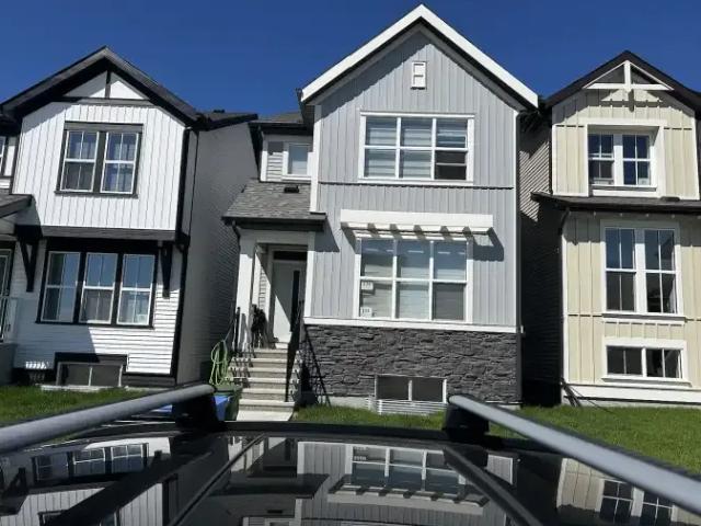 3 Bedroom House Calgary AB 105268717