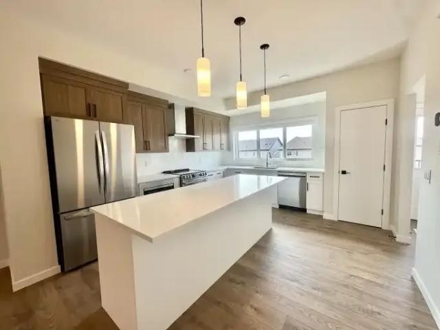 3 Bedroom House Calgary AB 105378457