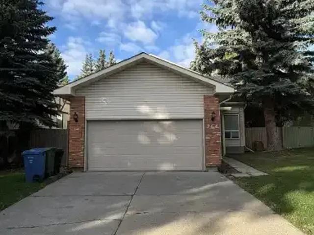3 Bedroom House Calgary AB 105378177