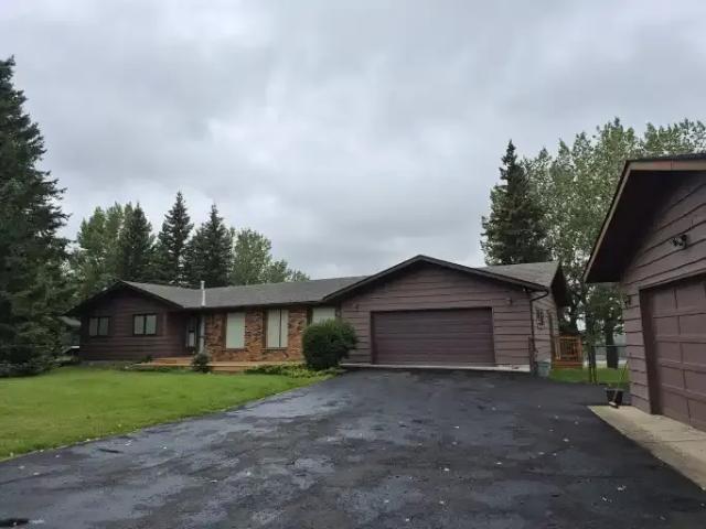 3 Bedroom House Calgary AB 105378227