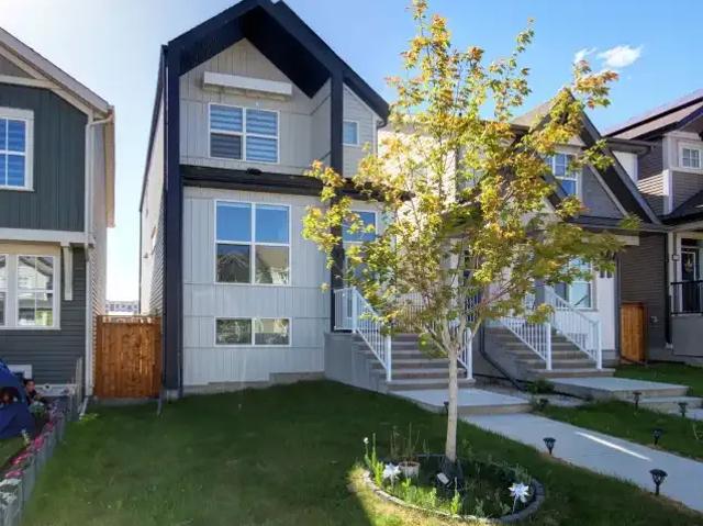 3 Bedroom House Calgary AB 106118198