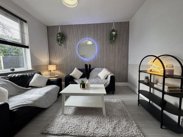 3 Bedroom House California England 102658742