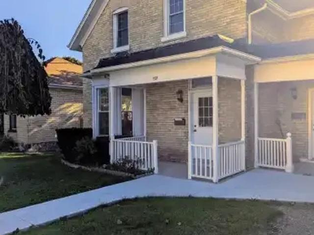 3 Bedroom House Cambridge ON 104782840