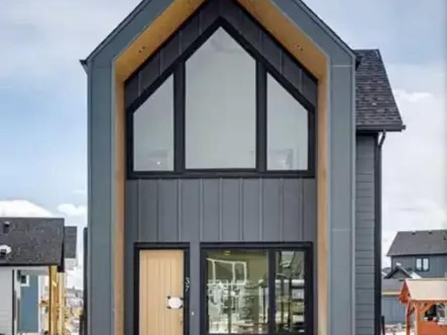 3 Bedroom House Canmore AB 102794846