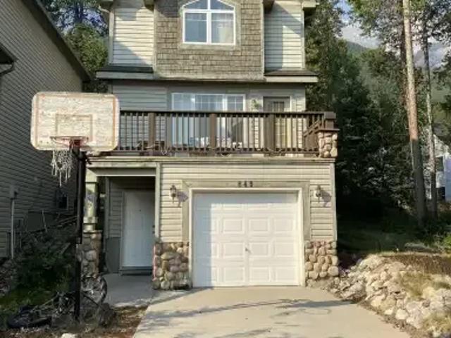 3 Bedroom House Canmore AB 104794719