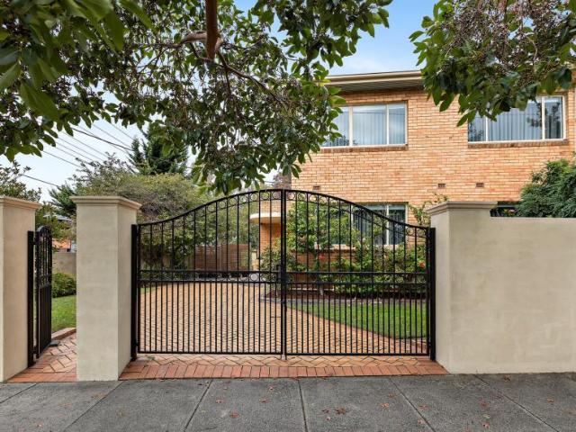 3 Bedroom House Carnegie VIC 102763327