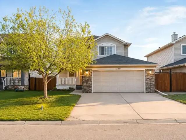 3 Bedroom House Chestermere AB 105071939